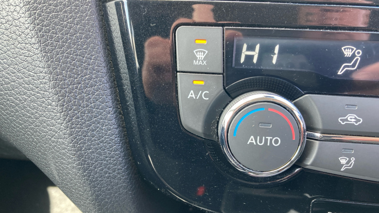 Nissan Qashqai 1.5 dCi N-Connecta 5dr Diesel Hatchback